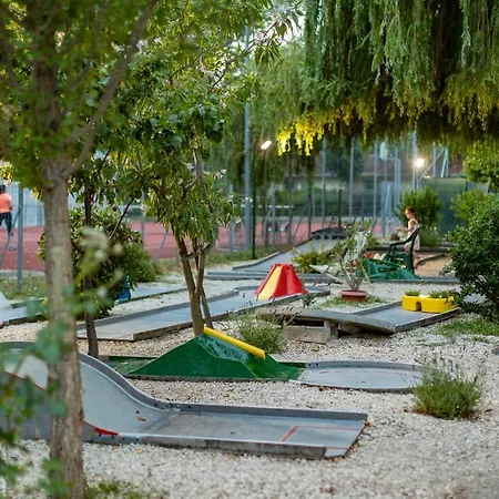 Campingplads Balatontourist Fuered & 2*