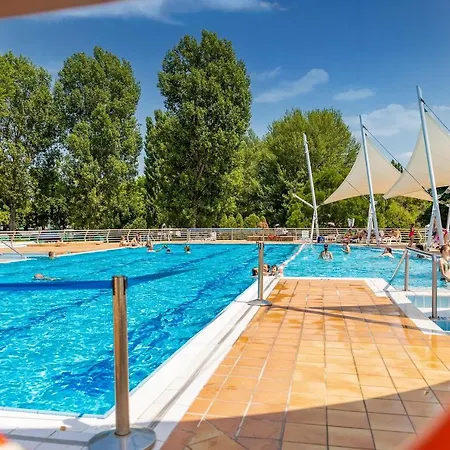 Camping Balatontourist Fuered & 2*
