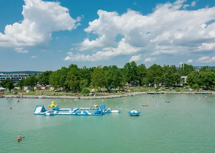Kemping Balatontourist Fuered & 2*
